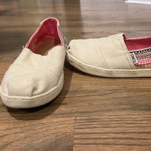 Girls Toms. Cream and pink